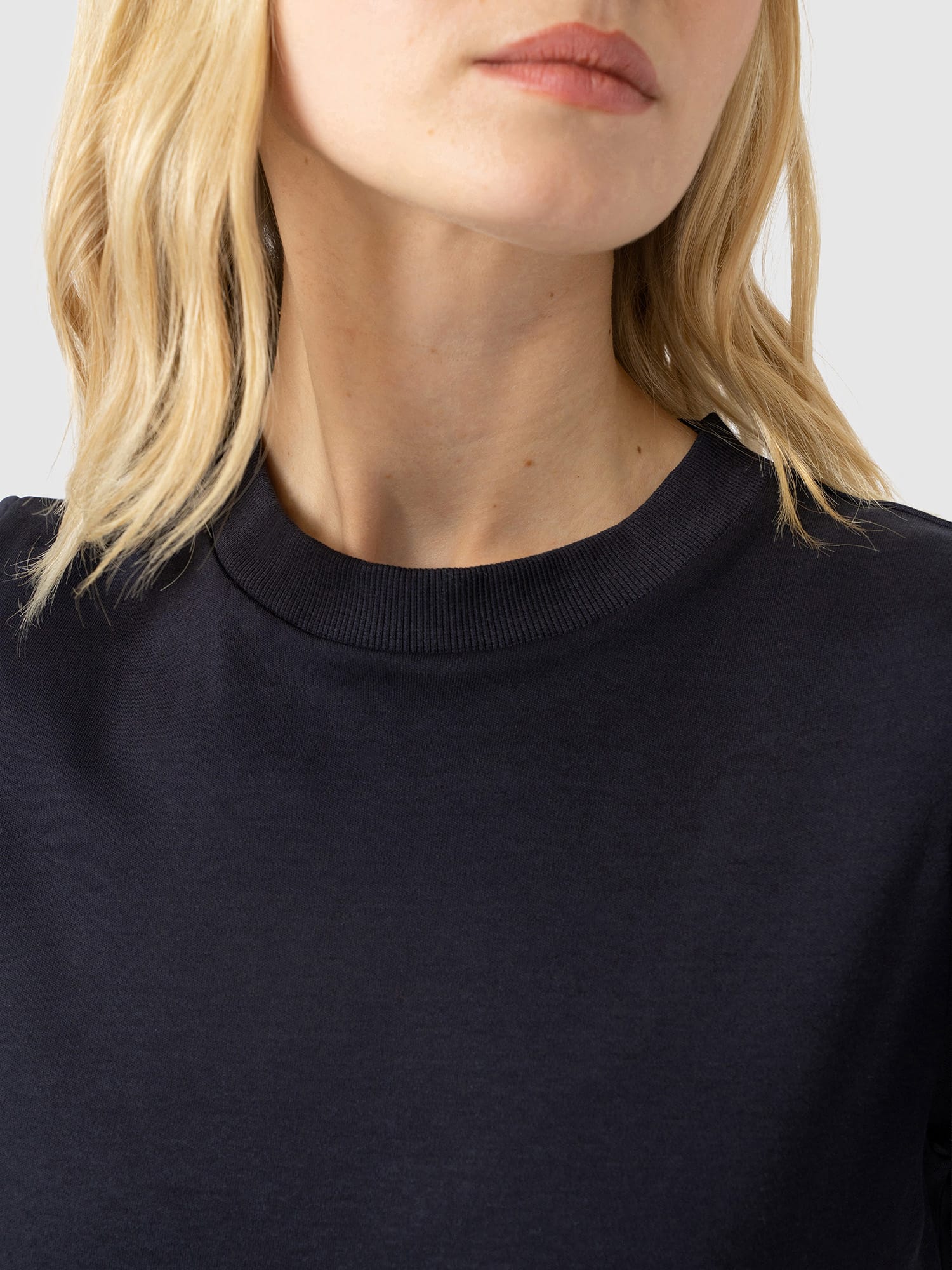 Chelsea Crew Neck Tee - Navy - Women's T-shirts | Saint and Sofia® UK