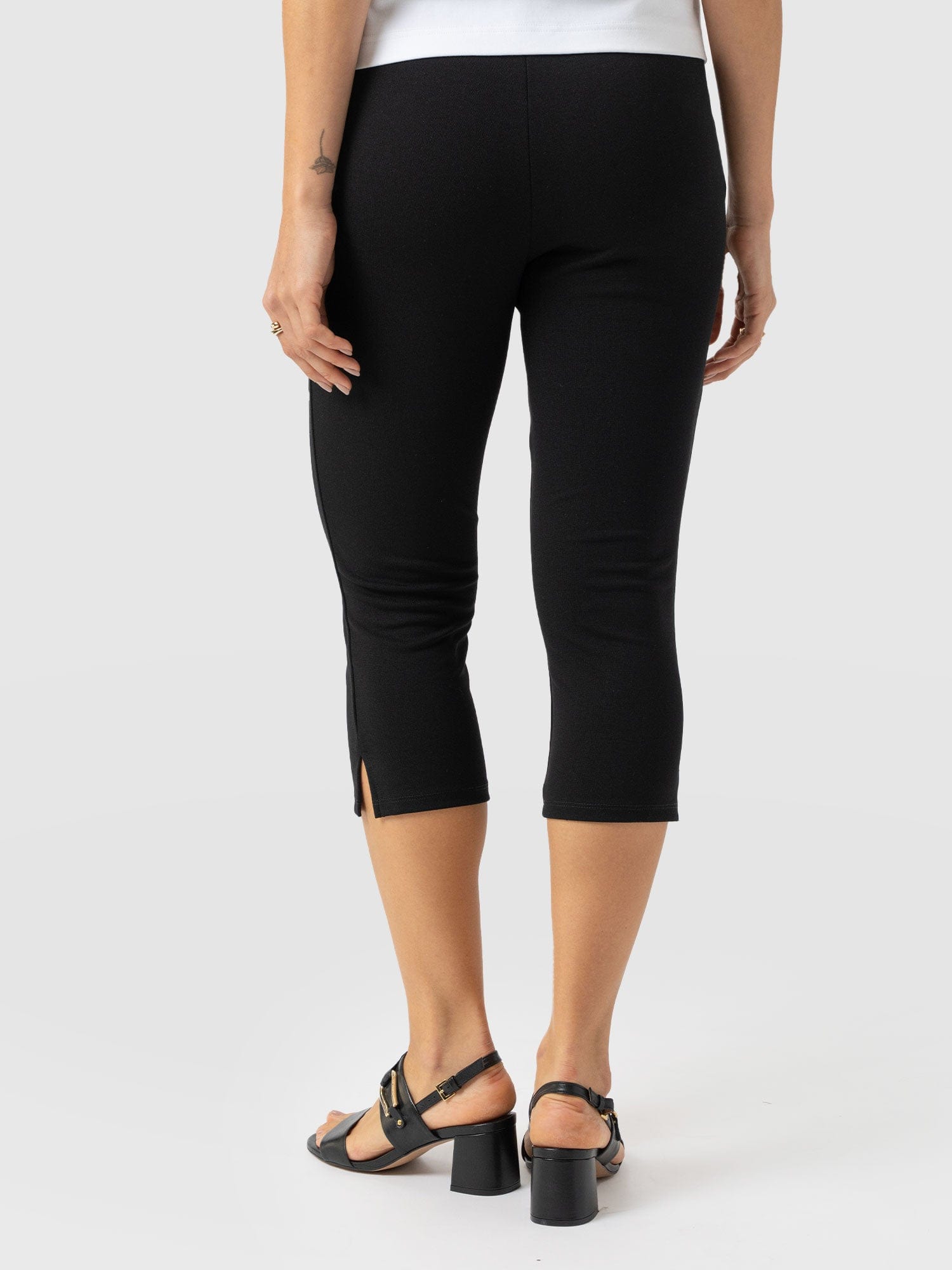 Chelsea Capri Legging - Black - Women's Trousers | Saint and Sofia® UK
