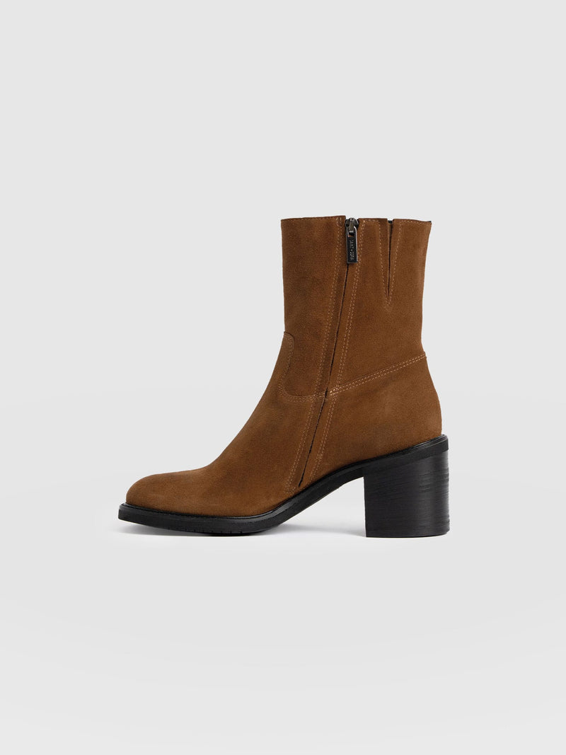 Dakota Ankle Boot - Camel Suede - Women's Shoes | Saint + Sofia® UK