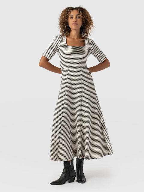 Darcey Short Sleeve Flared Dress Monochrome Jacquard - Women's Dresses | Saint + Sofia® UK