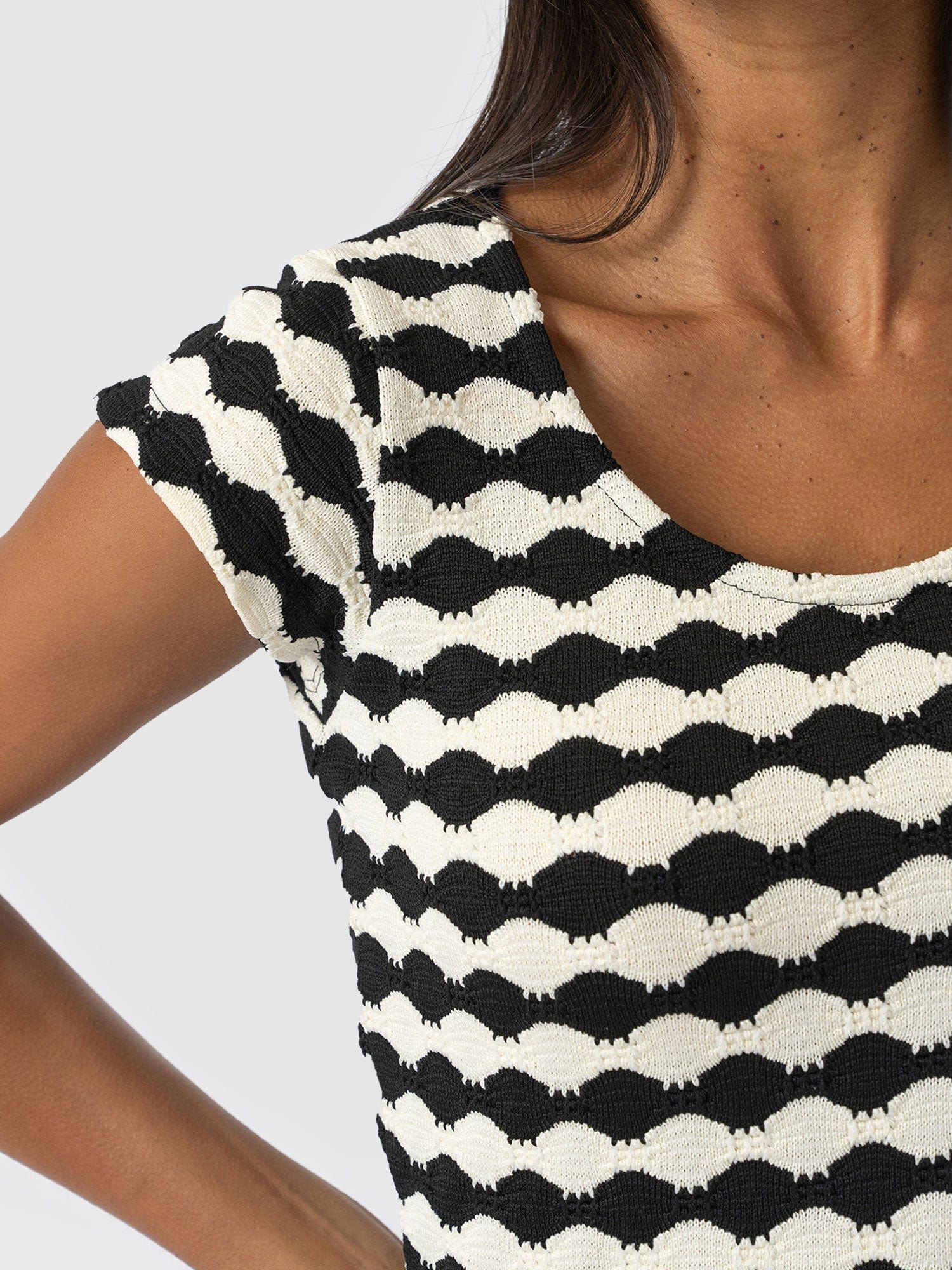 Elise Scoop Neck Tee - Black/Cream - Women's T-Shirts | Saint + Sofia® UK