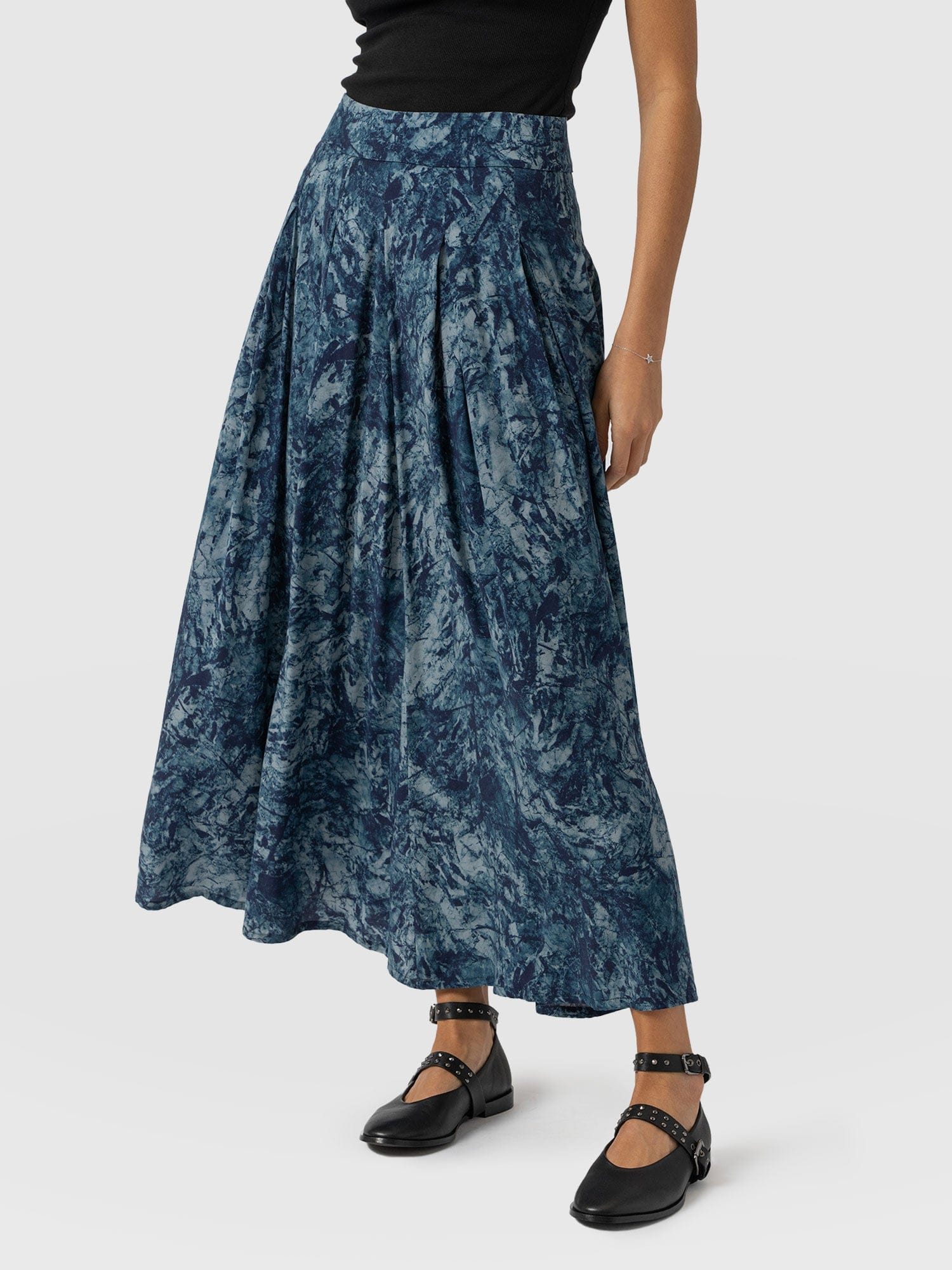 Eliza Pleated Skirt Blue Marble - Women's Skirts | Saint + Sofia® UK