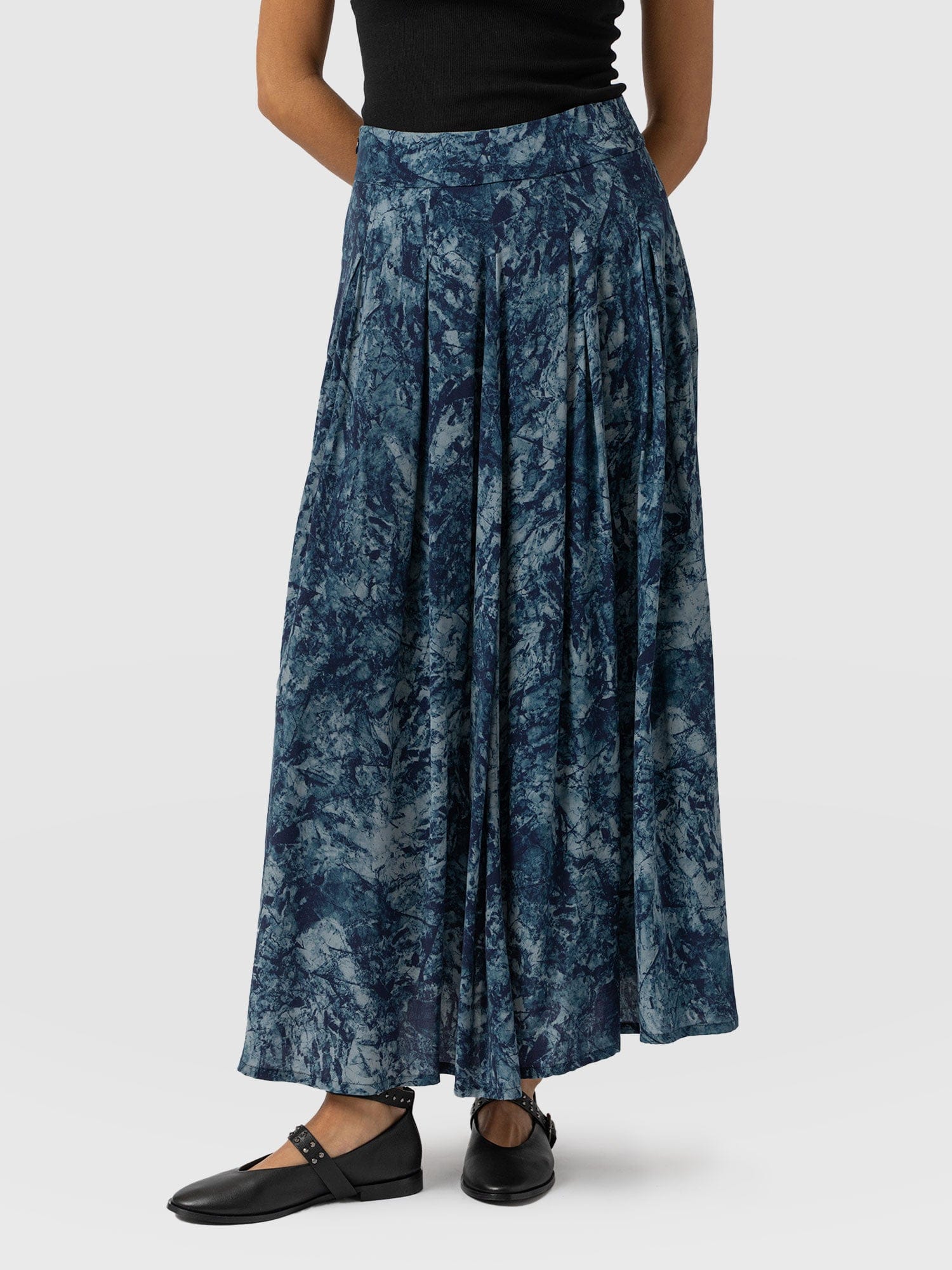 Eliza Pleated Skirt Blue Marble - Women's Skirts | Saint + Sofia® UK