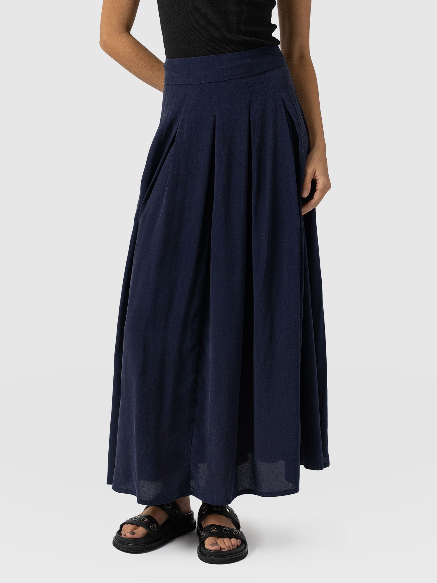 Eliza Pleated Skirt Navy - Women's Skirts | Saint + Sofia® UK