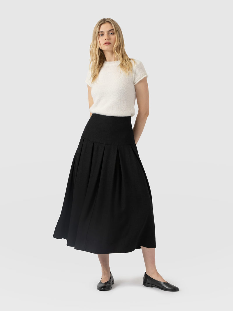 Everly Pleated Skirt - Black - Women's Skirts | Saint and Sofia® UK