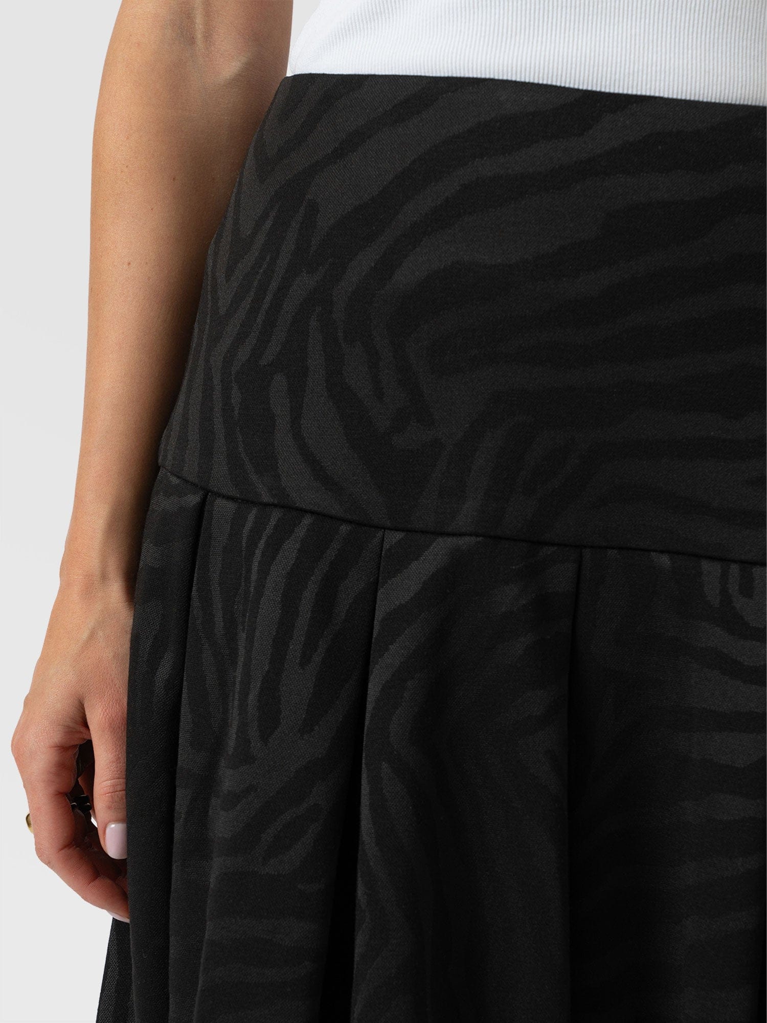 Everly Pleated Skirt Black Zebra  - Women's Skirts | Saint + Sofia® UK