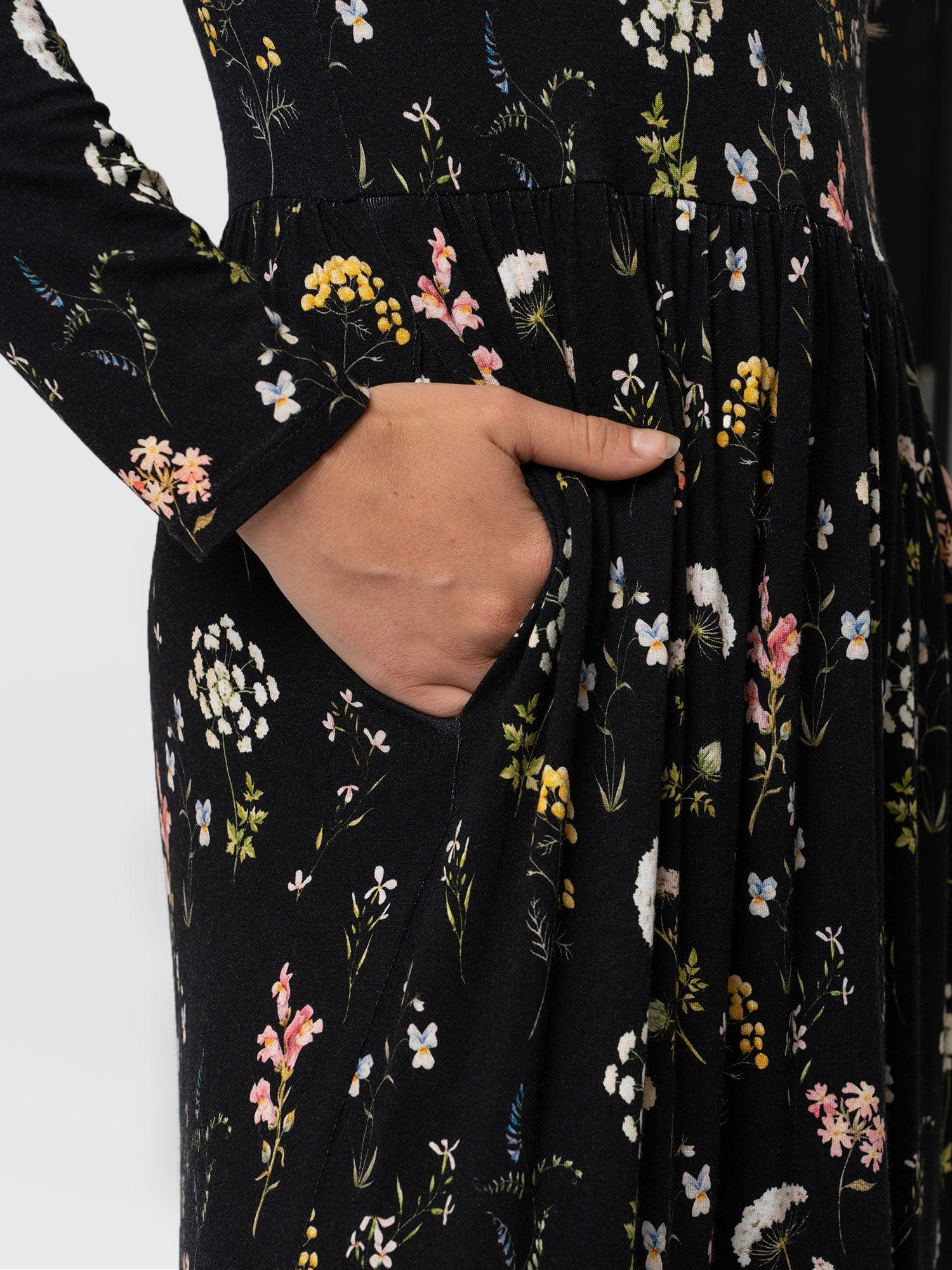 Greenwich Dress Long Sleeve Hyde Gardens - Women's Dresses | Saint + Sofia® UK