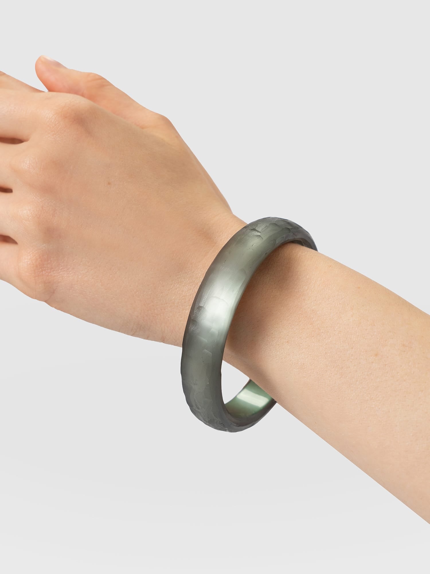 Hammered Bangle - Green - Women's Jewellerys | Saint and Sofia® UK