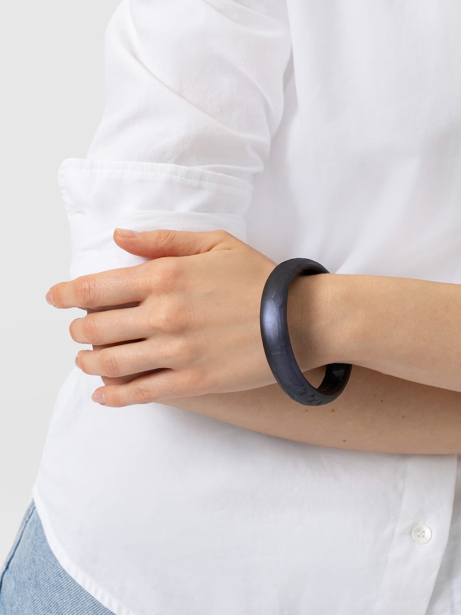 Hammered Bangle - Navy - Women's Jewellerys | Saint and Sofia® UK