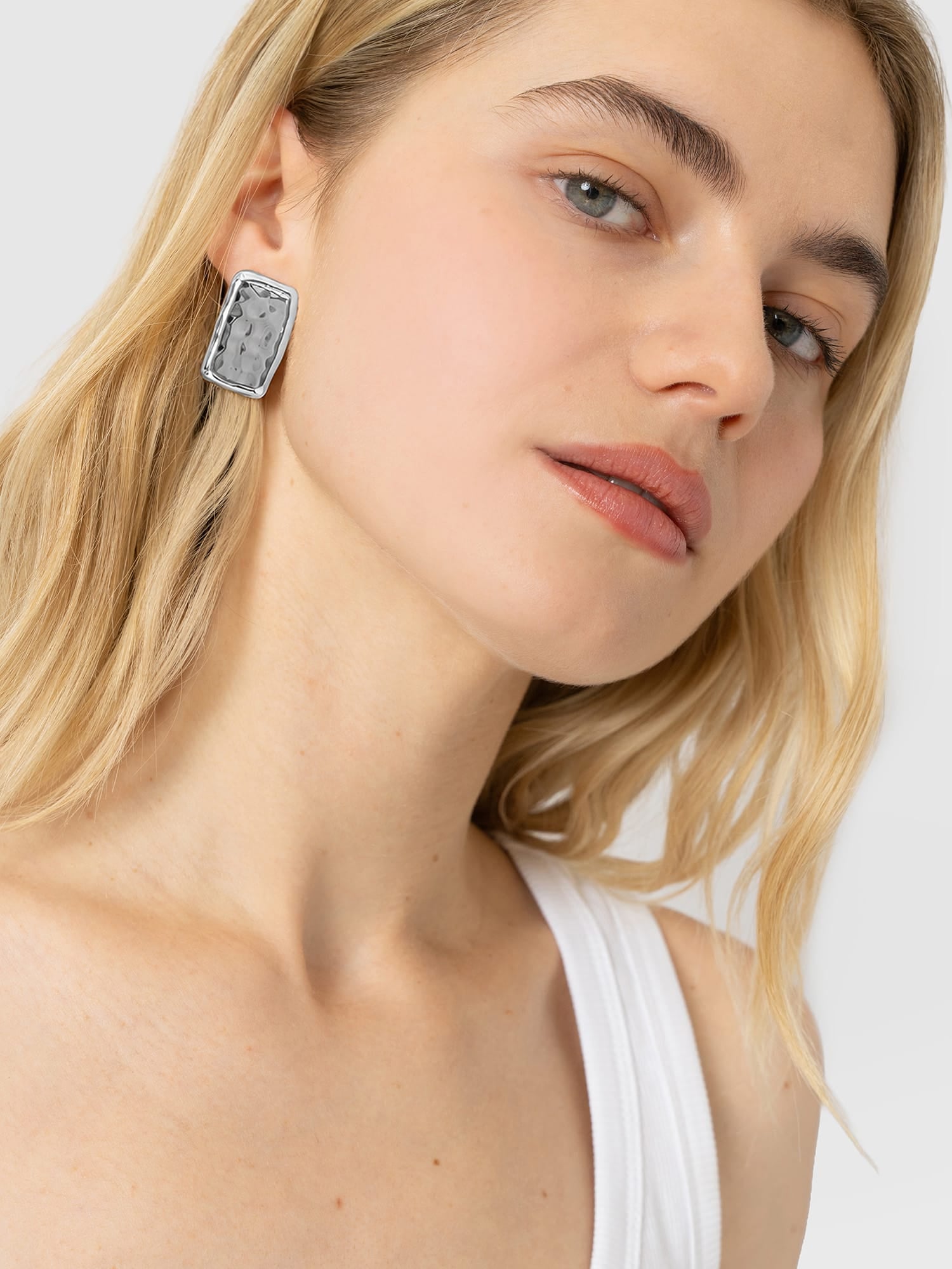 Hammered Rectangle Earrings - Silver - Women's Jewellerys | Saint and Sofia® UK