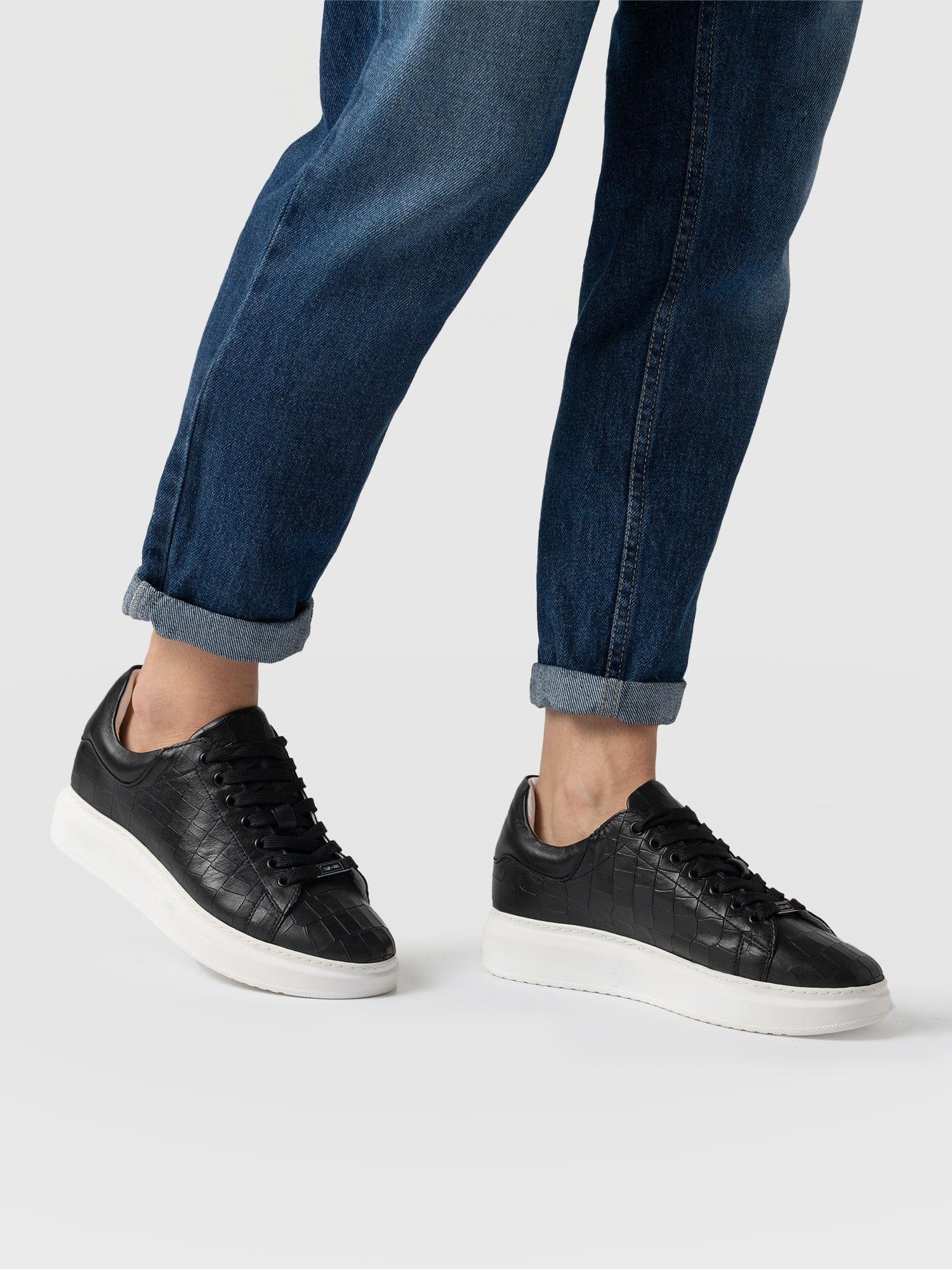 Hampstead Trainer Black - Women's Trainers | Saint + Sofia® UK