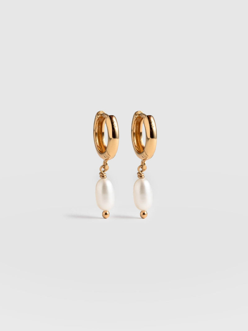 Jacqueline Pearl Huggie Earrings - Gold