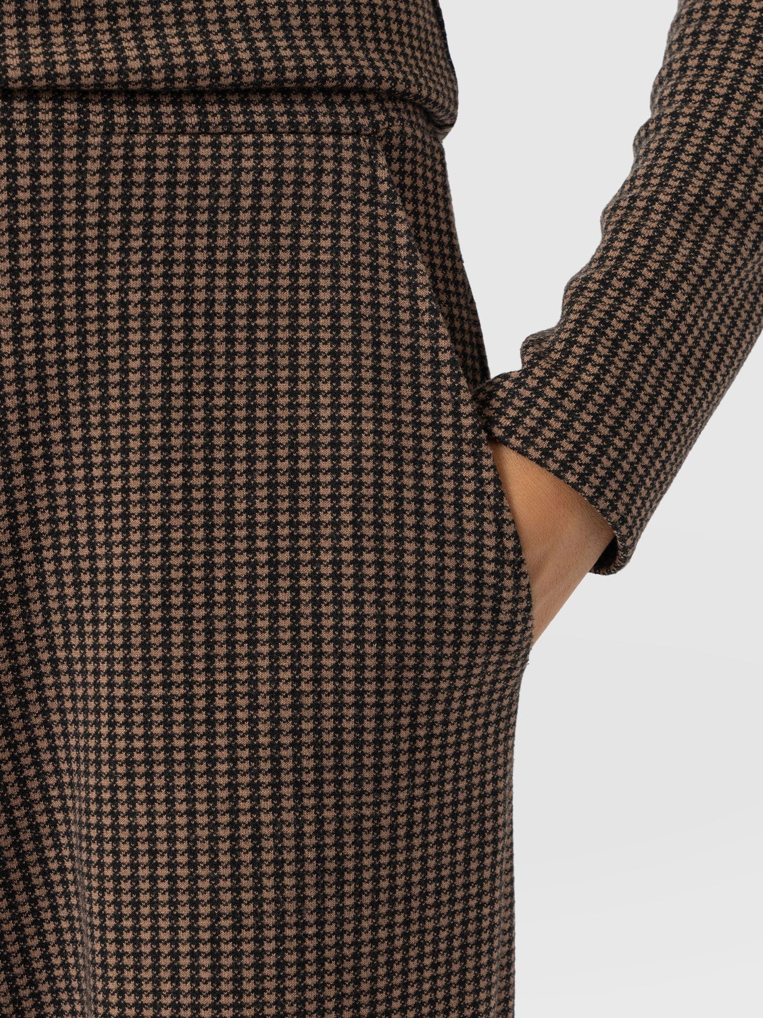 Keller Wide Leg Pant - Brown Mini Houndstooth - Women's Trousers | Saint + Sofia® UK
