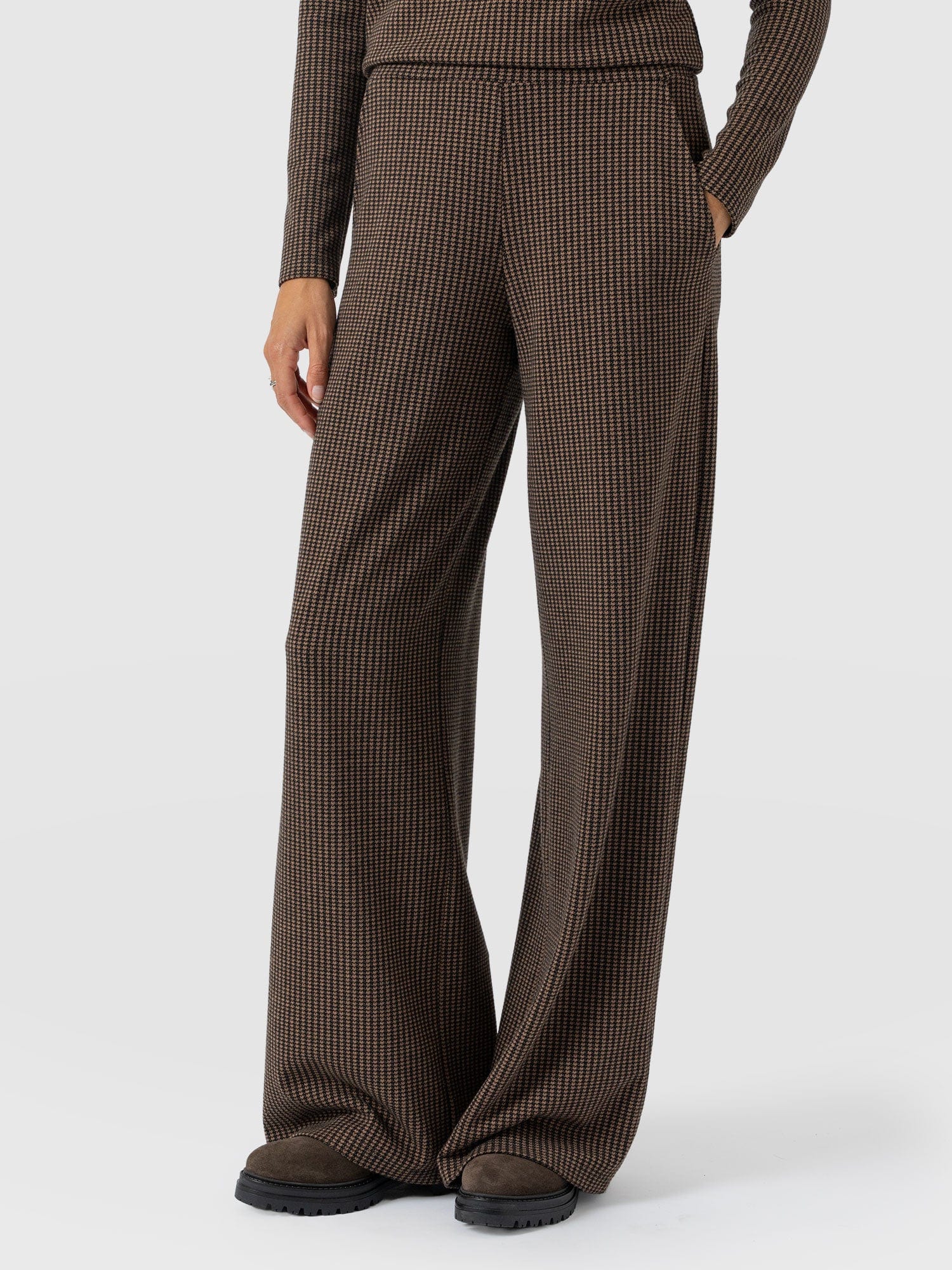 Keller Wide Leg Pant - Brown Mini Houndstooth - Women's Trousers | Saint + Sofia® UK