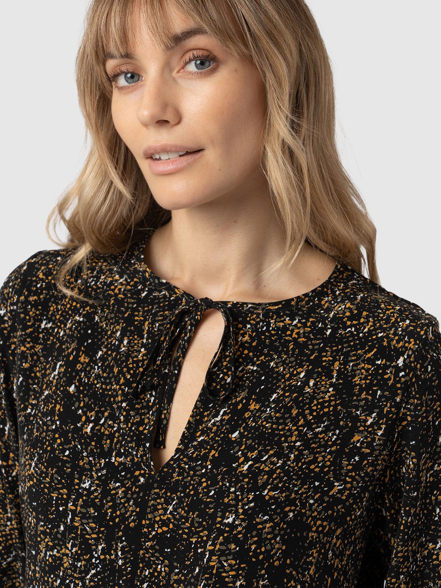 Kristen Blouse Green Ditsy Leopard - Women's Blouses | Saint and Sofia® UK