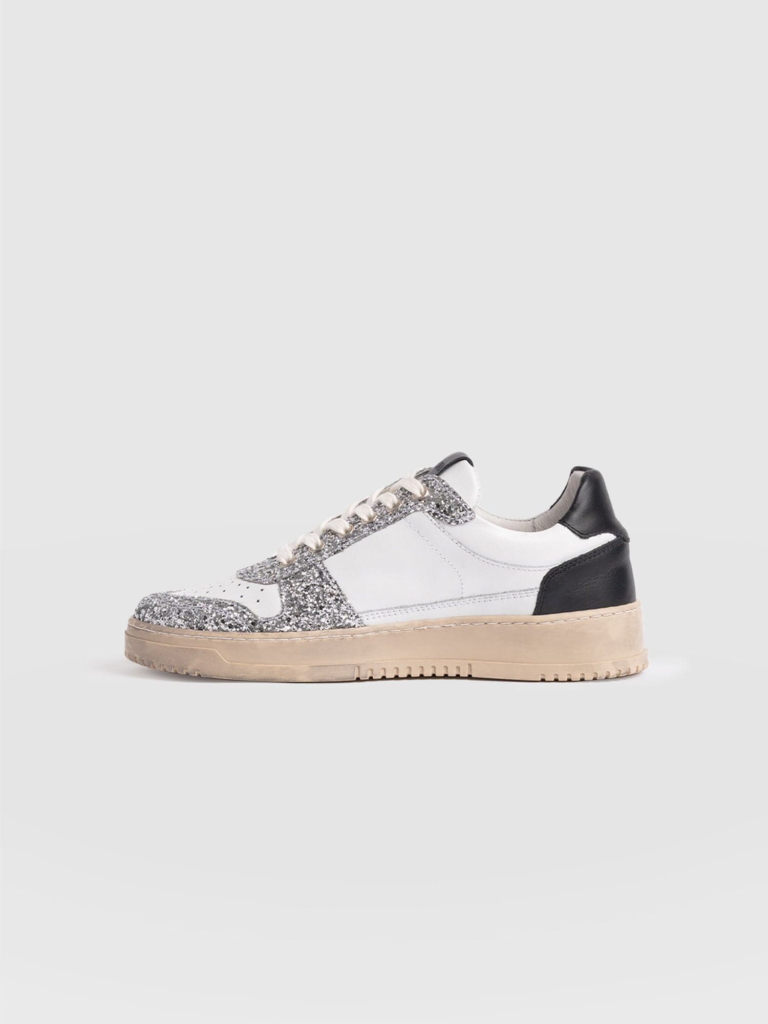 Onyx Trainer - White/Black