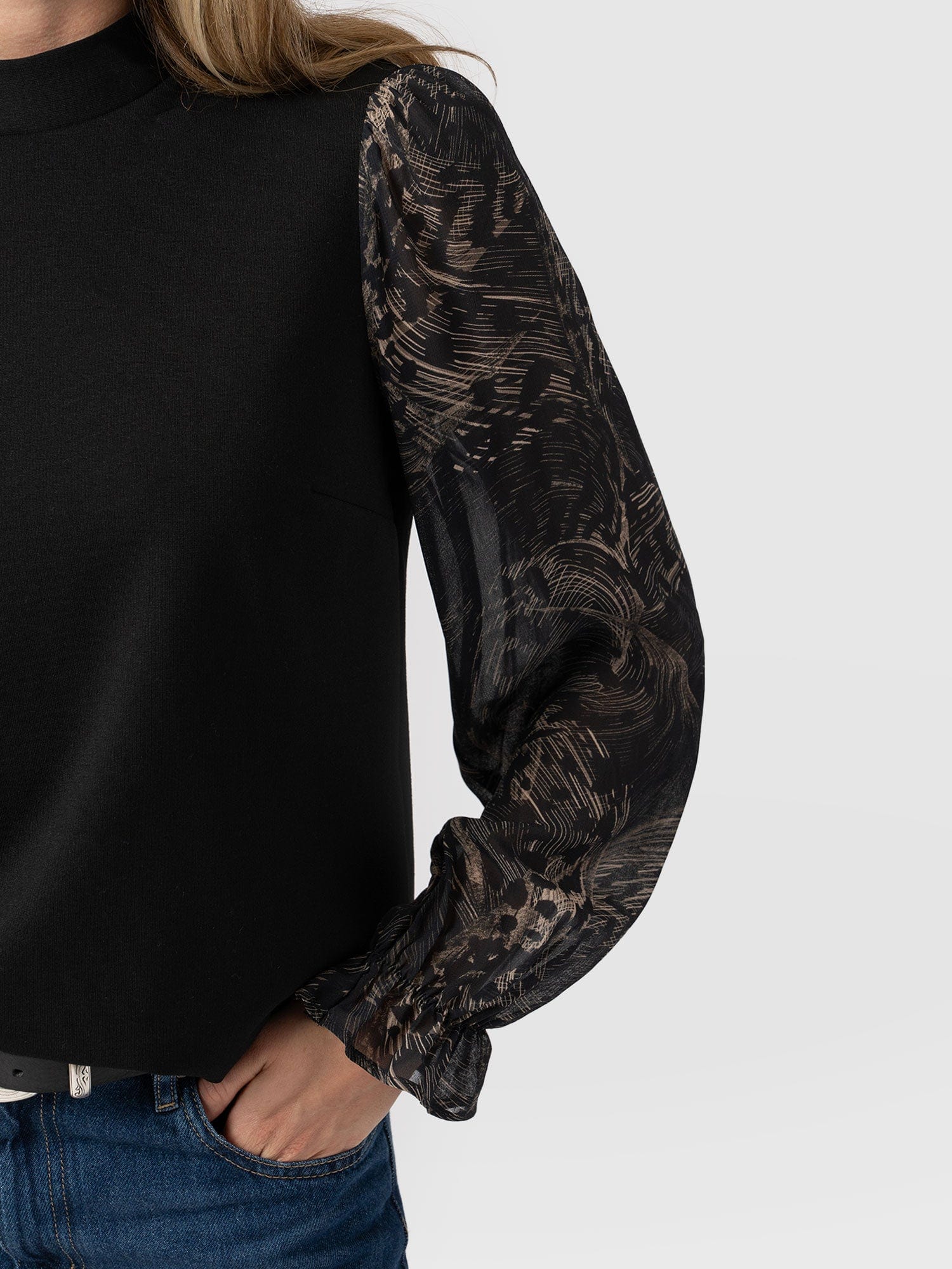 Penny Puff Sleeve Long Sleeve Spot Feather - Women's T-Shirts | Saint + Sofia® UK
