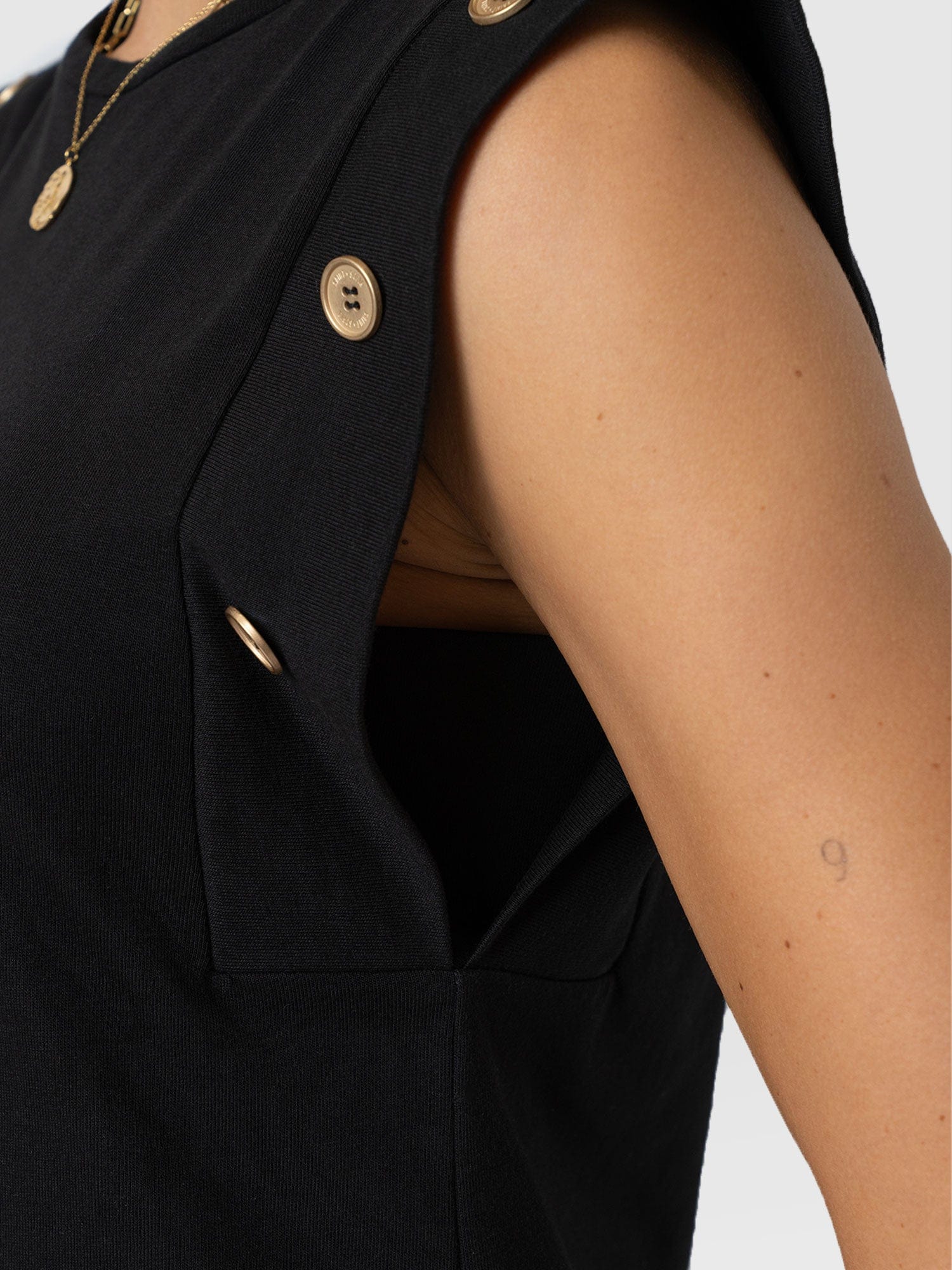 Rowan Tee Black - Women's T-Shirts | Saint + Sofia® UK