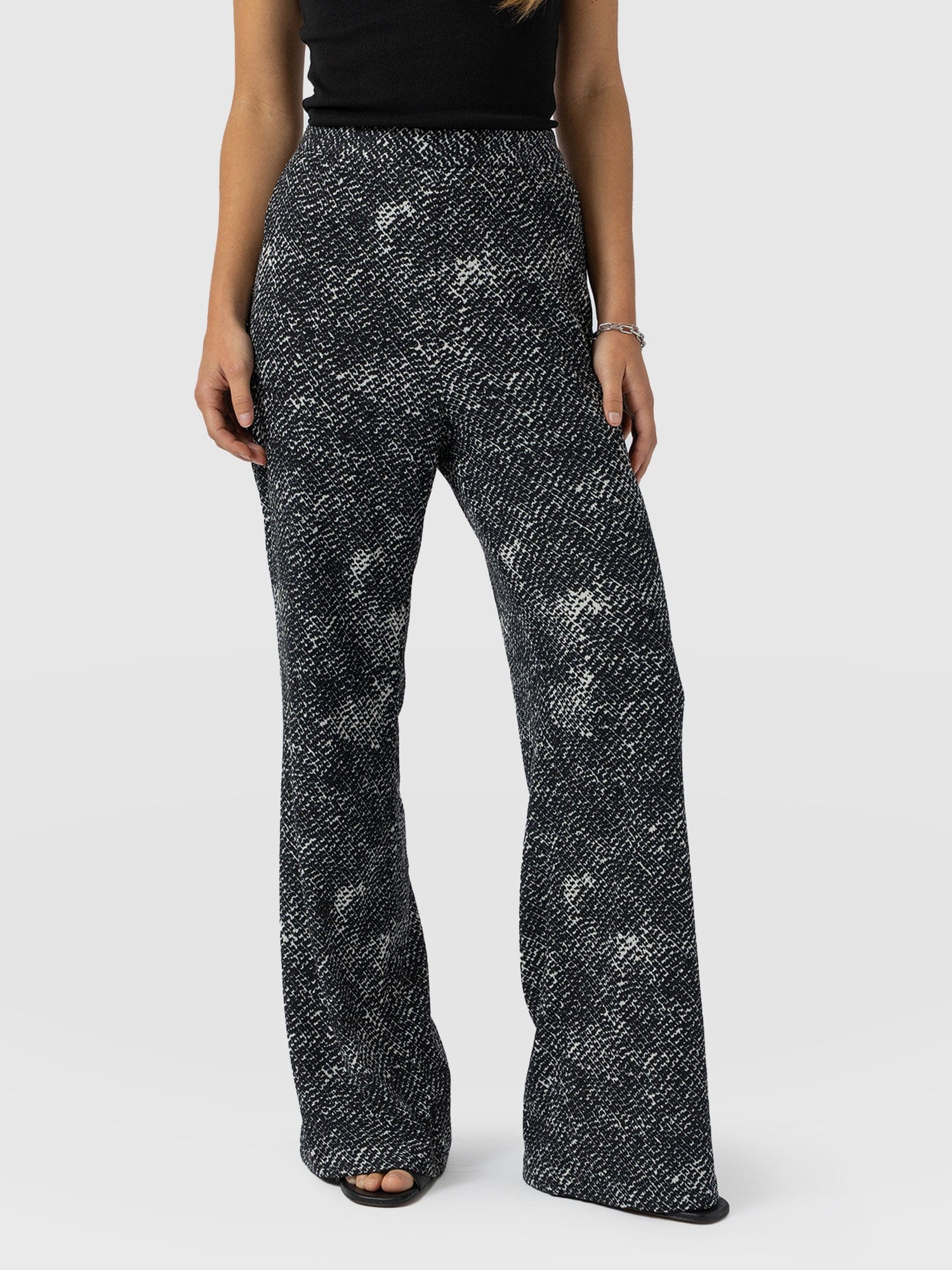 Sawyer Pant Monochrome Gothica - Women's Trousers | Saint and Sofia® UK
