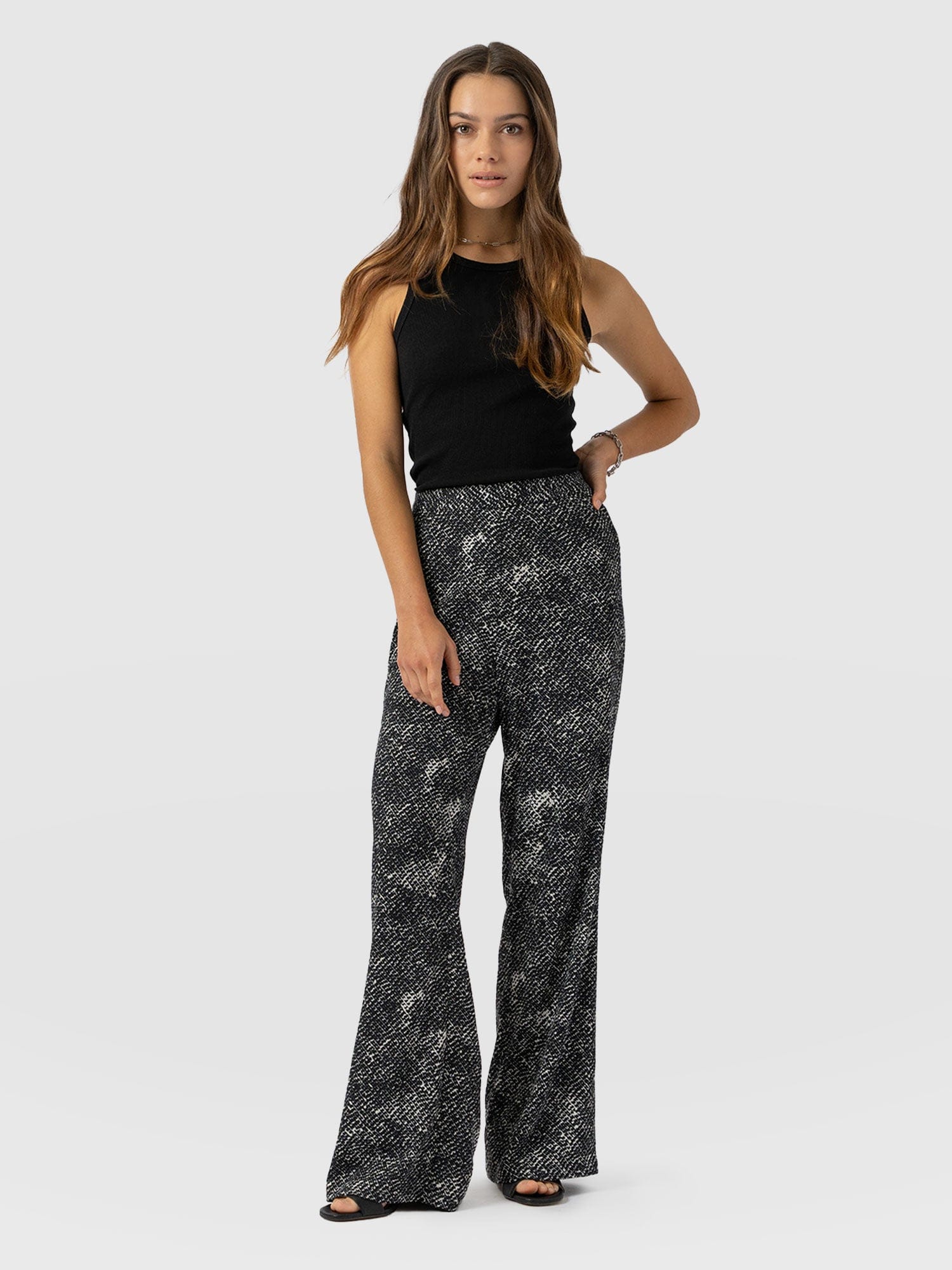 Sawyer Pant Monochrome Gothica - Women's Trousers | Saint and Sofia® UK