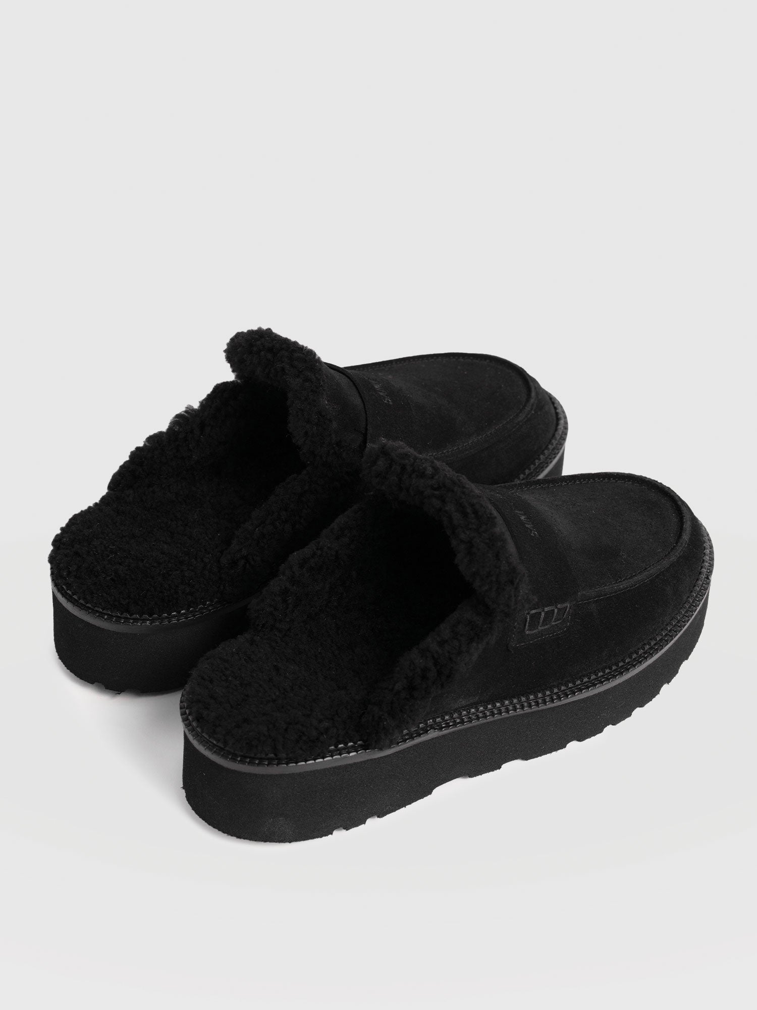 Sloane Shearling Clog - Black - Women's Shoes | Saint + Sofia® UK
