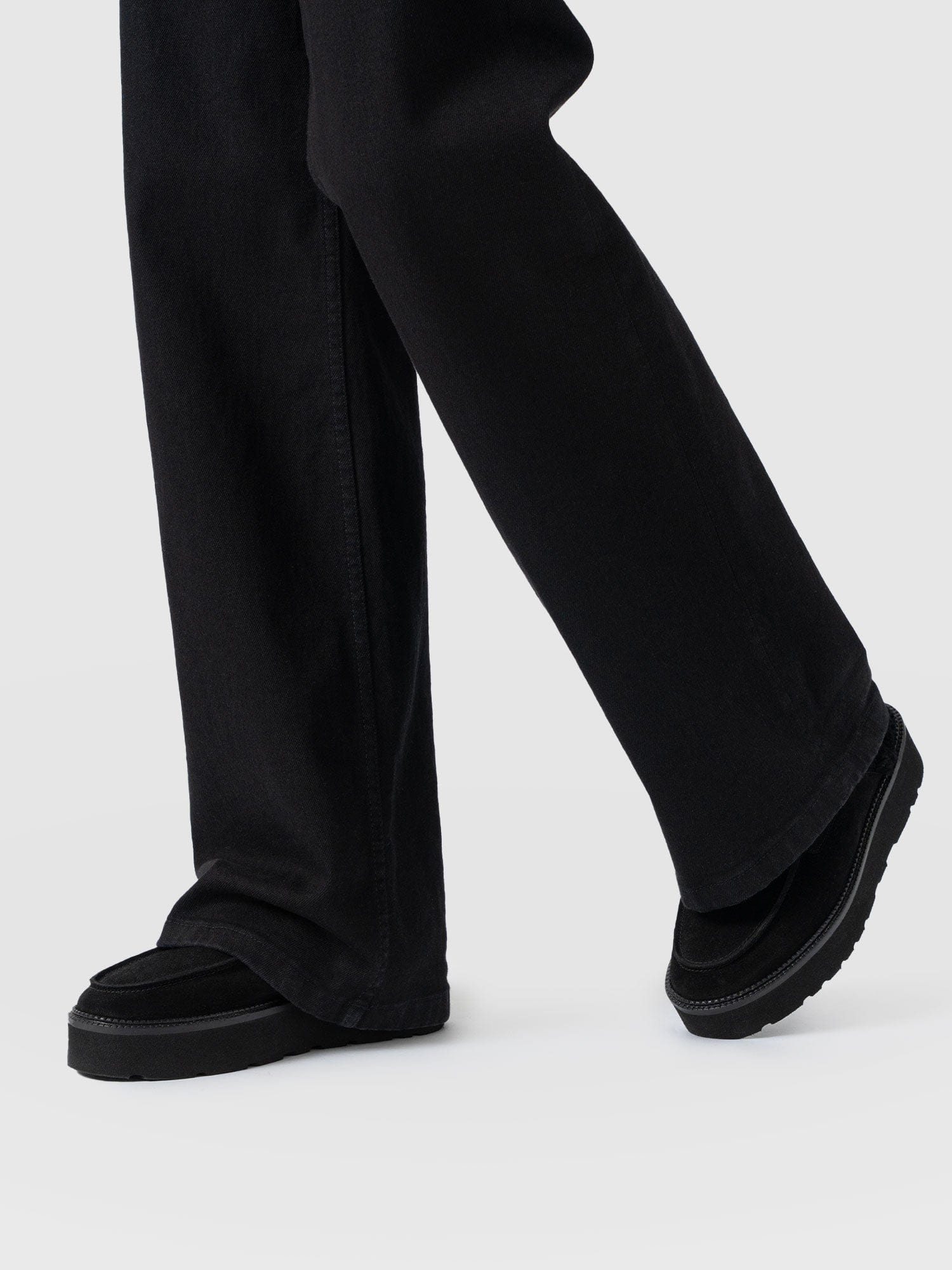 Sloane Shearling Clog - Black - Women's Shoes | Saint + Sofia® UK