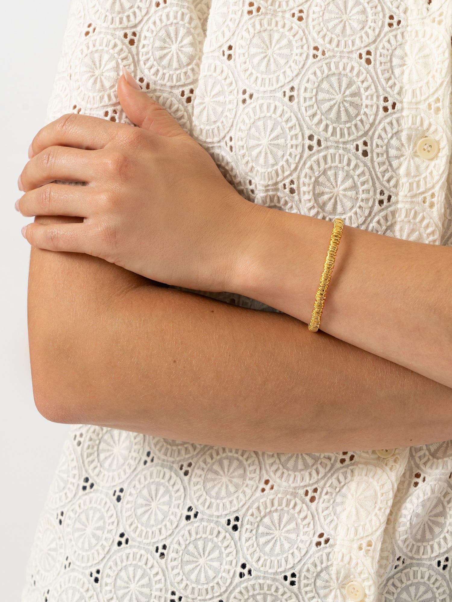 Swirl Bangle - Gold - Women's Jewellerys | Saint and Sofia® UK