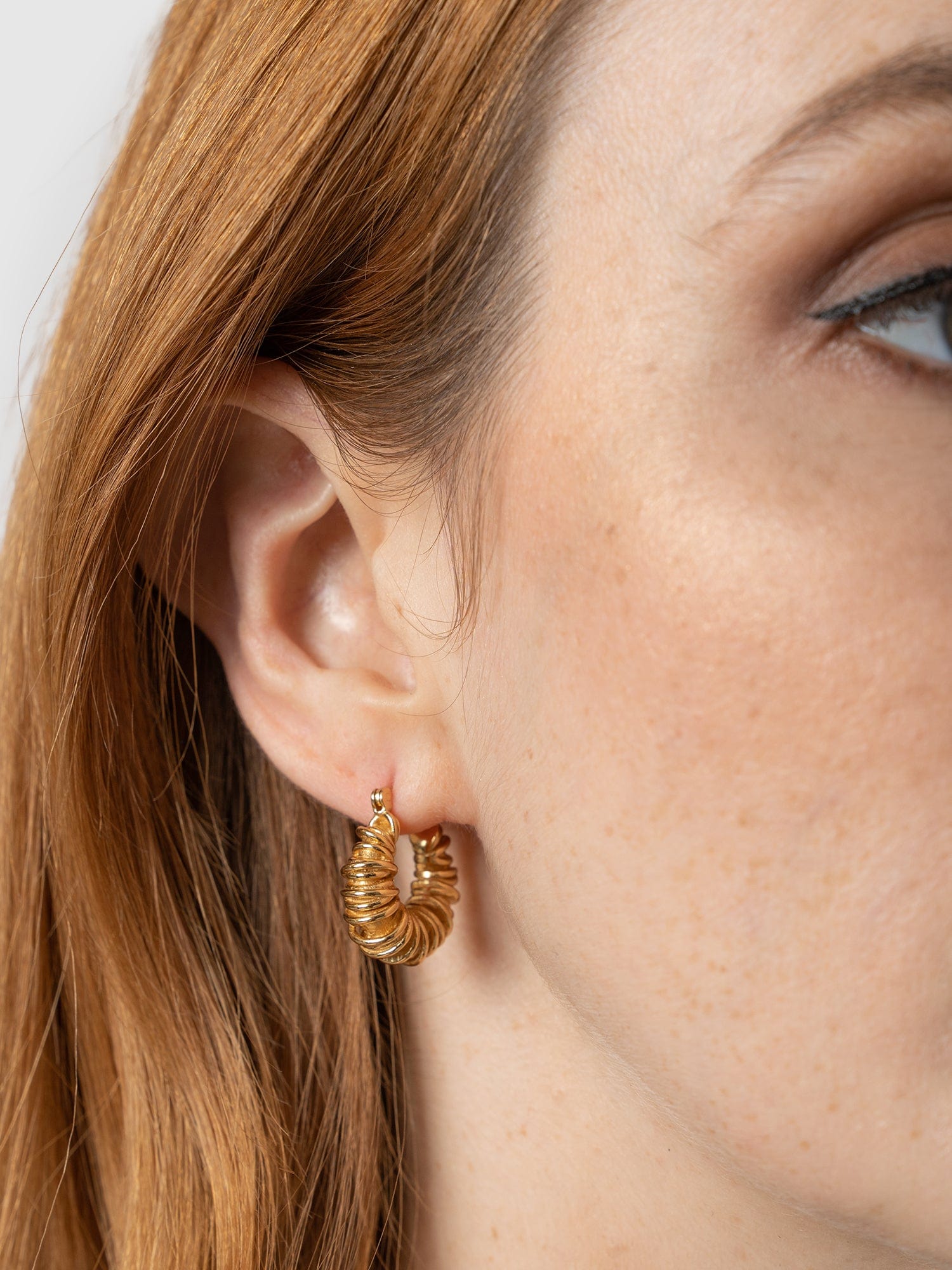 Swirl Hoop Earrings Gold - Women's Jewellery | Saint + Sofia® UK