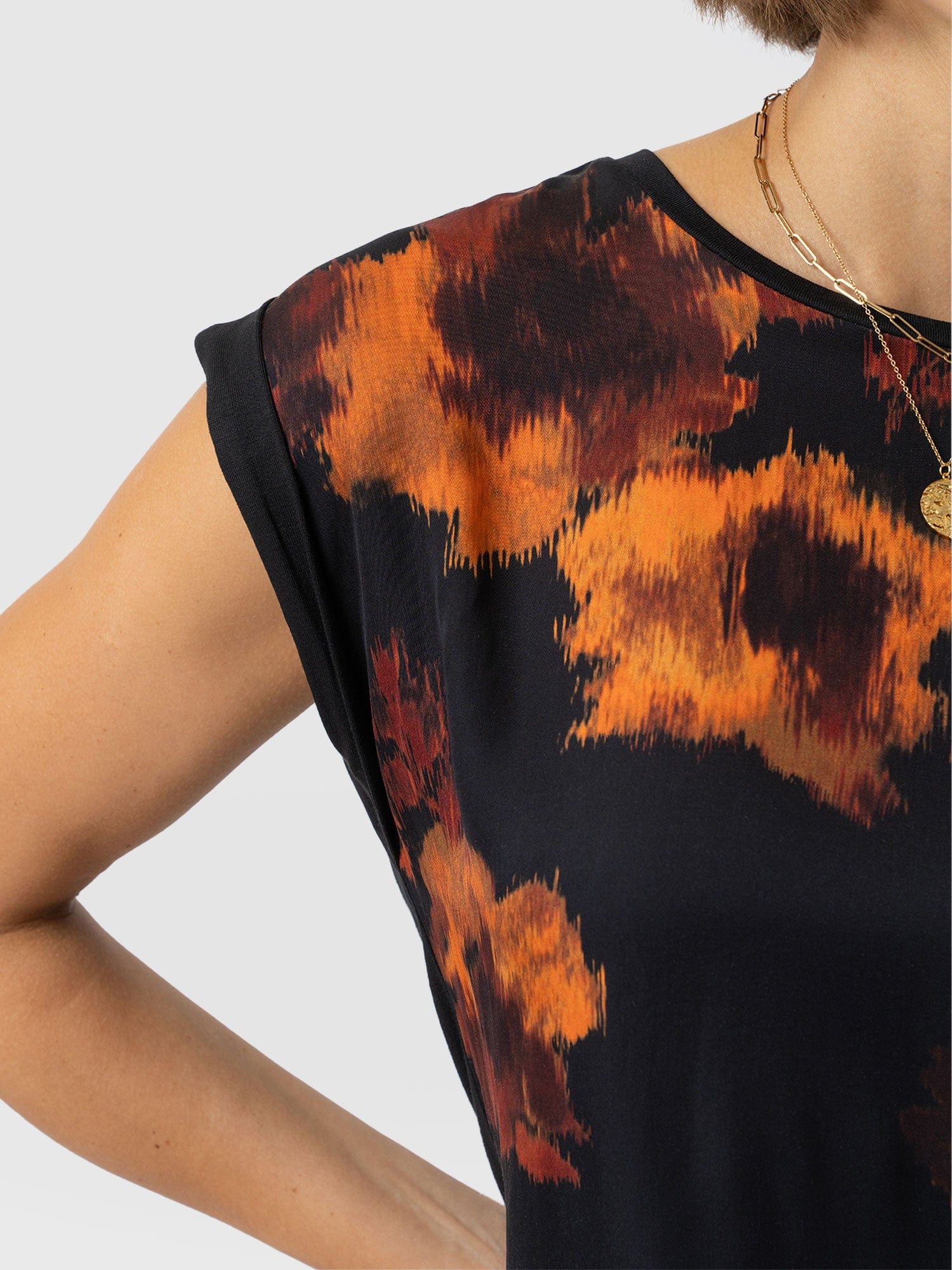 Turn Up Contrast Tee - Autumn Floral - Women's T-shirts | Saint + Sofia® UK