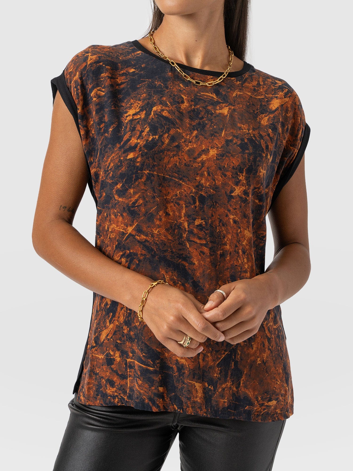 Turn Up Contrast Tee - Brown Marble