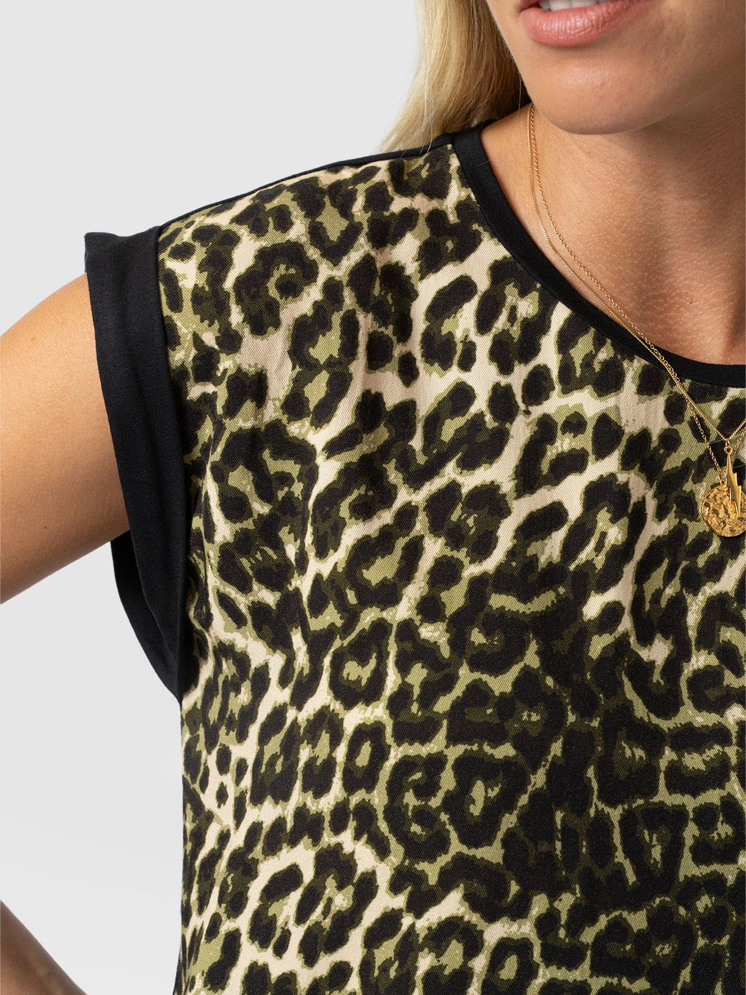 Turn Up Contrast Tee - Green Leopard