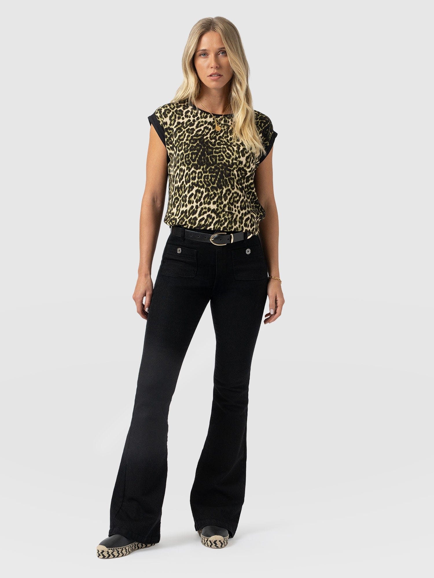 Turn Up Contrast Tee - Green Leopard