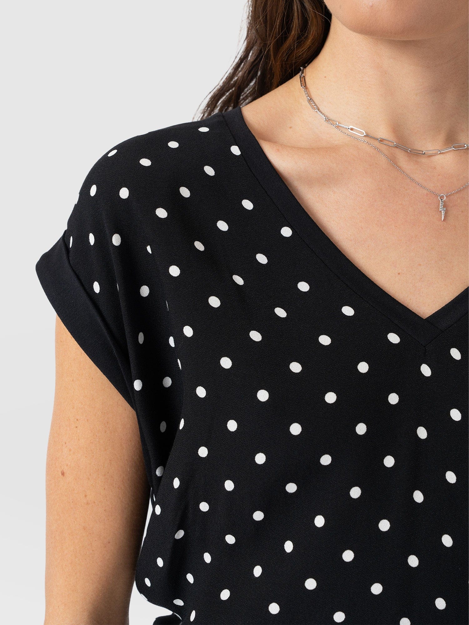 Turn Up Contrast V Neck Tee - Black Polka Dot