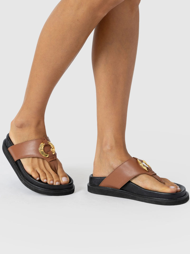 Vivienne Slides - Tan - Women's Shoes | Saint + Sofia® UK