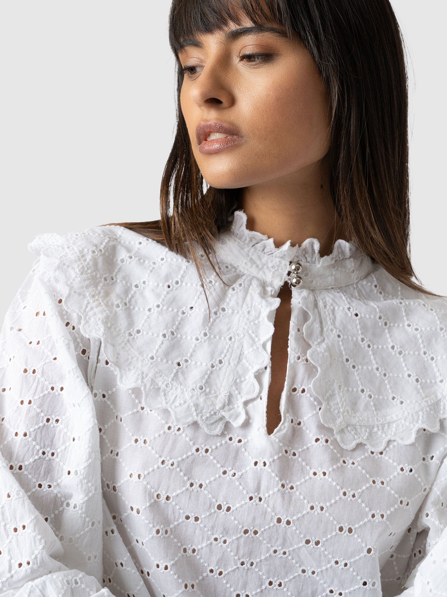 L'Or Tie Collar Blouse White